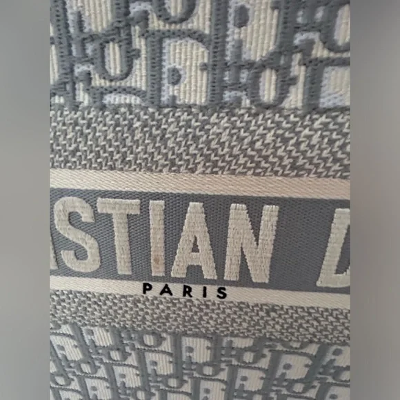 Authentic EUC Dior Ecru and Gray Oblique Book Tote Large. RT $3,750 - Picture 4 of 10